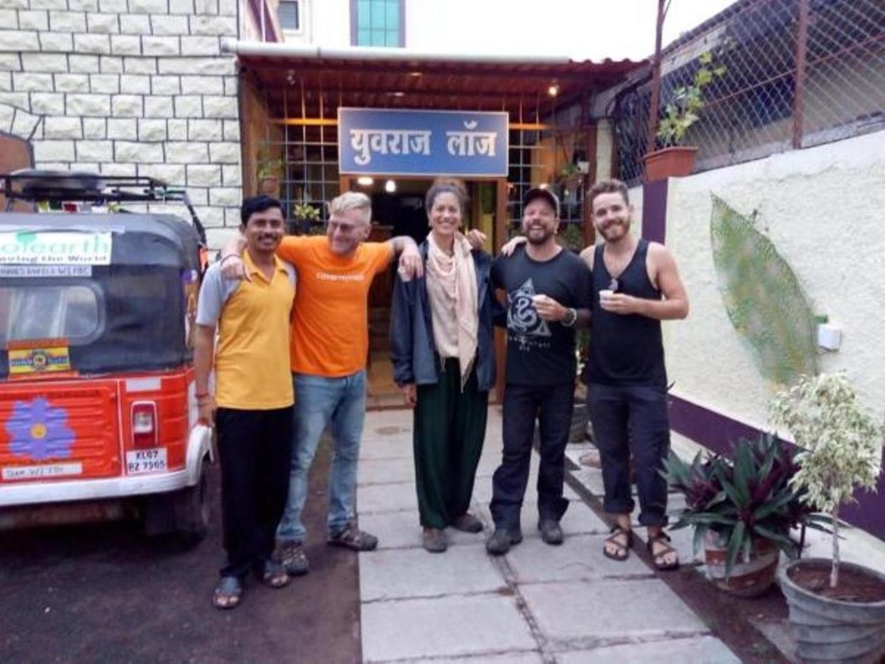 Yuvraj Lodge Osmanabad Exterior foto